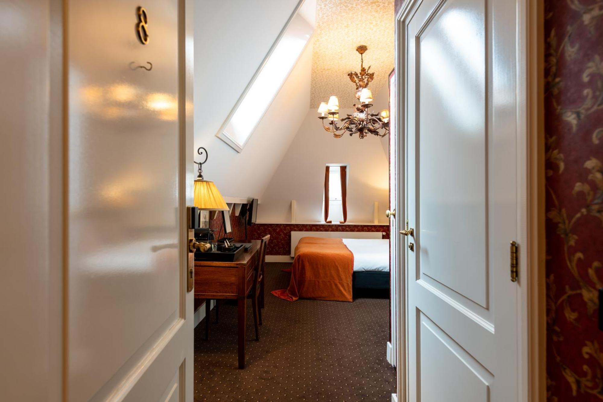 Grand Boutique Hotel-Restaurant Huis Vermeer Deventer Quarto foto